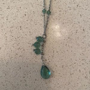 Drop necklace in silver with beautiful turquoise crystals